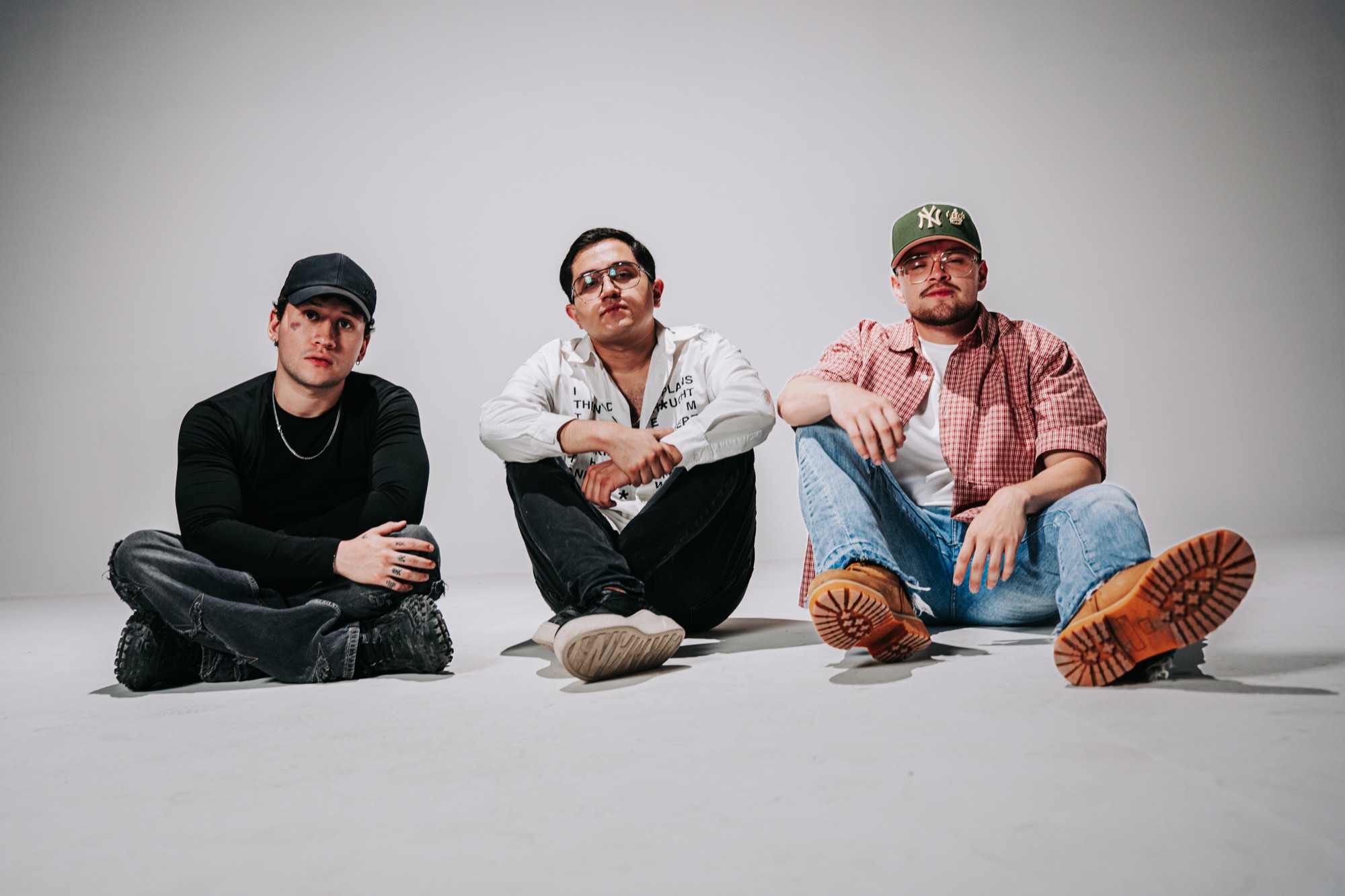 De izquierda a derecha: Sheeno, Edgar y Abraham, socios de TODO BIEN COMPANY